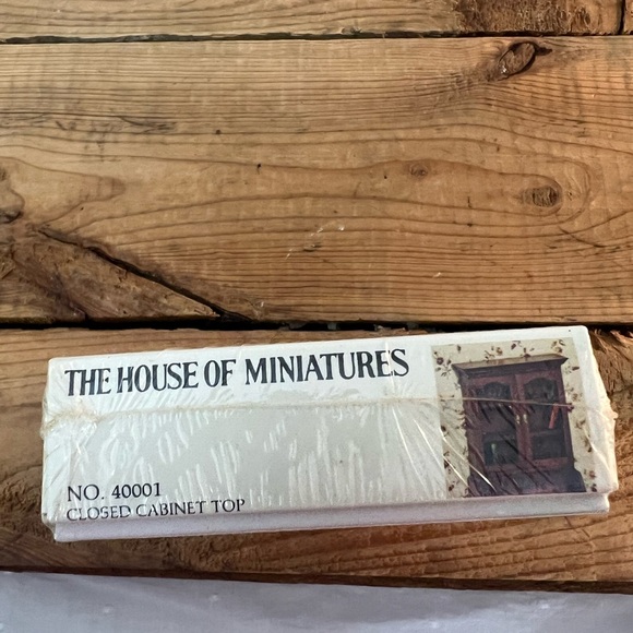 The house of miniatures closed cabinet top NOS - Picture 4 of 4